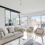 A C 2P Apartment With Terrace And View Of Paris