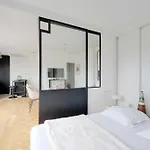 A C 2P Apartment With Terrace And View Of Paris
