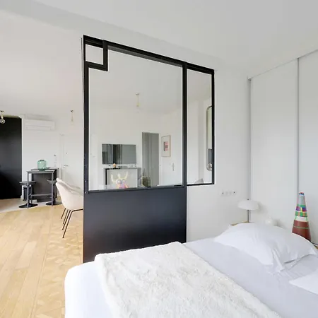A C 2p With Terrace And View Of * Parigi