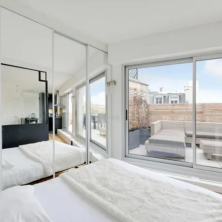 A C 2p With Terrace And View Of Appartamento Parigi
